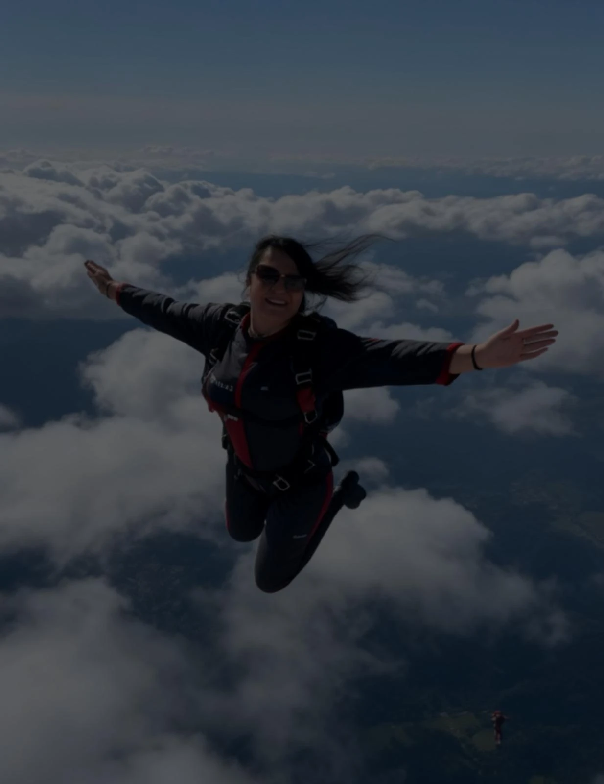 Mut zum Abenteuer: Fallschirmsprung über den Wolken